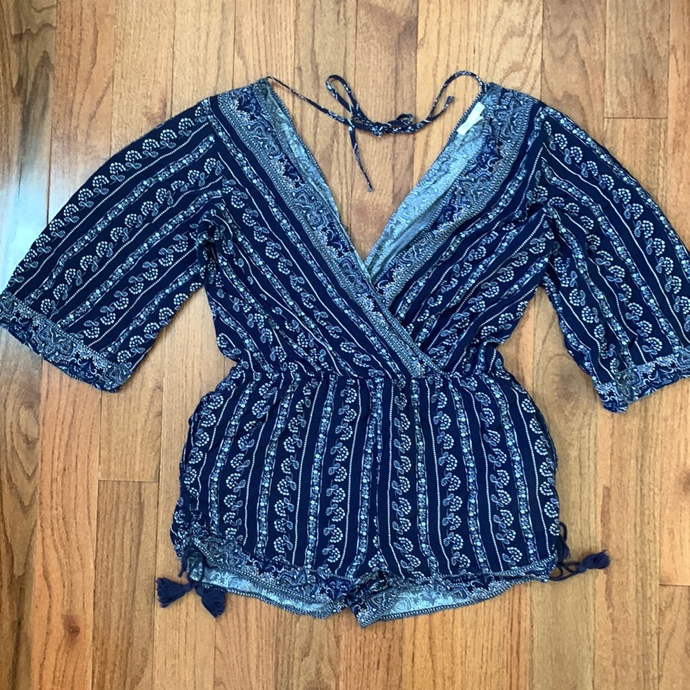 SKIES ARE BLUE Romper that actually fits well and has POCKETS!